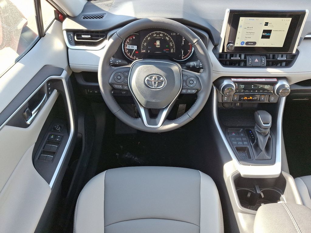 2025 Toyota RAV4 XLE Premium 7