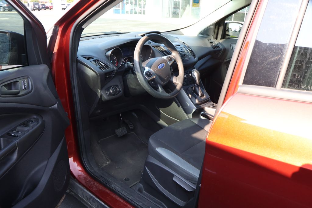 2014 Ford Escape S 12