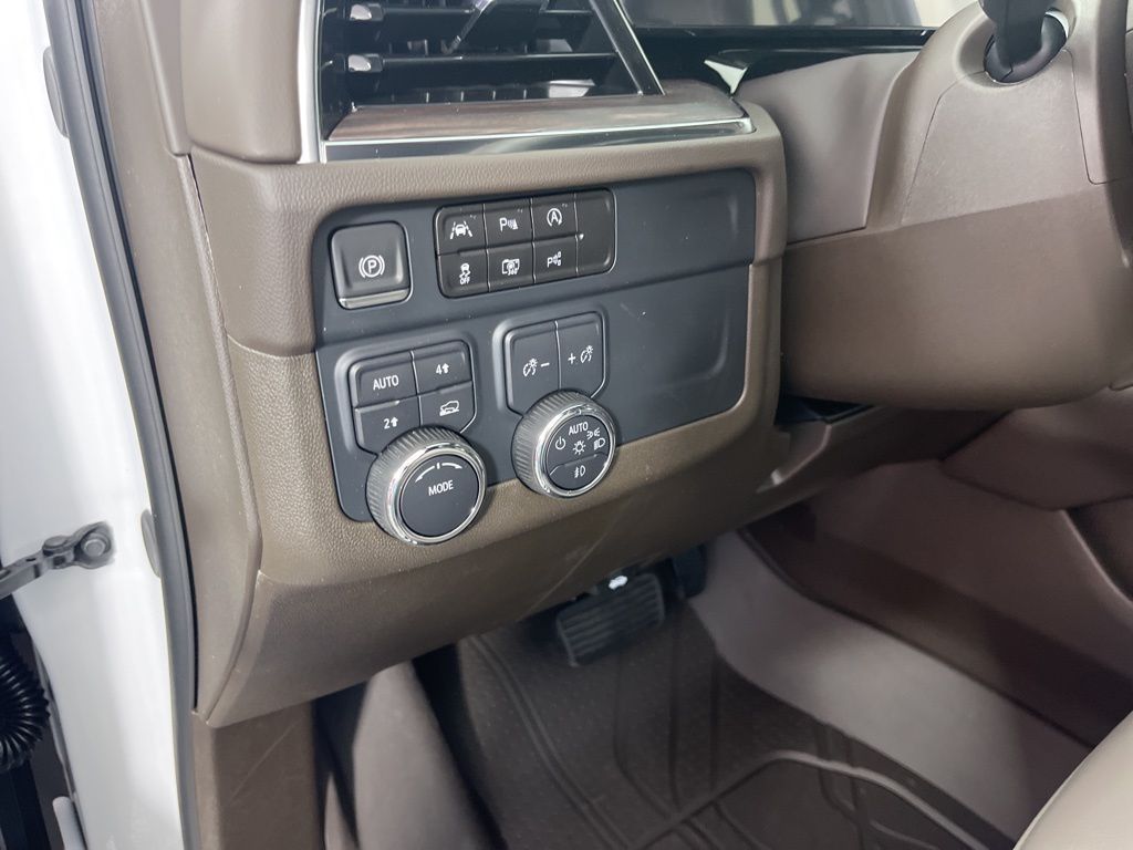 Thumbnail: 2025 Chevrolet Tahoe - 25