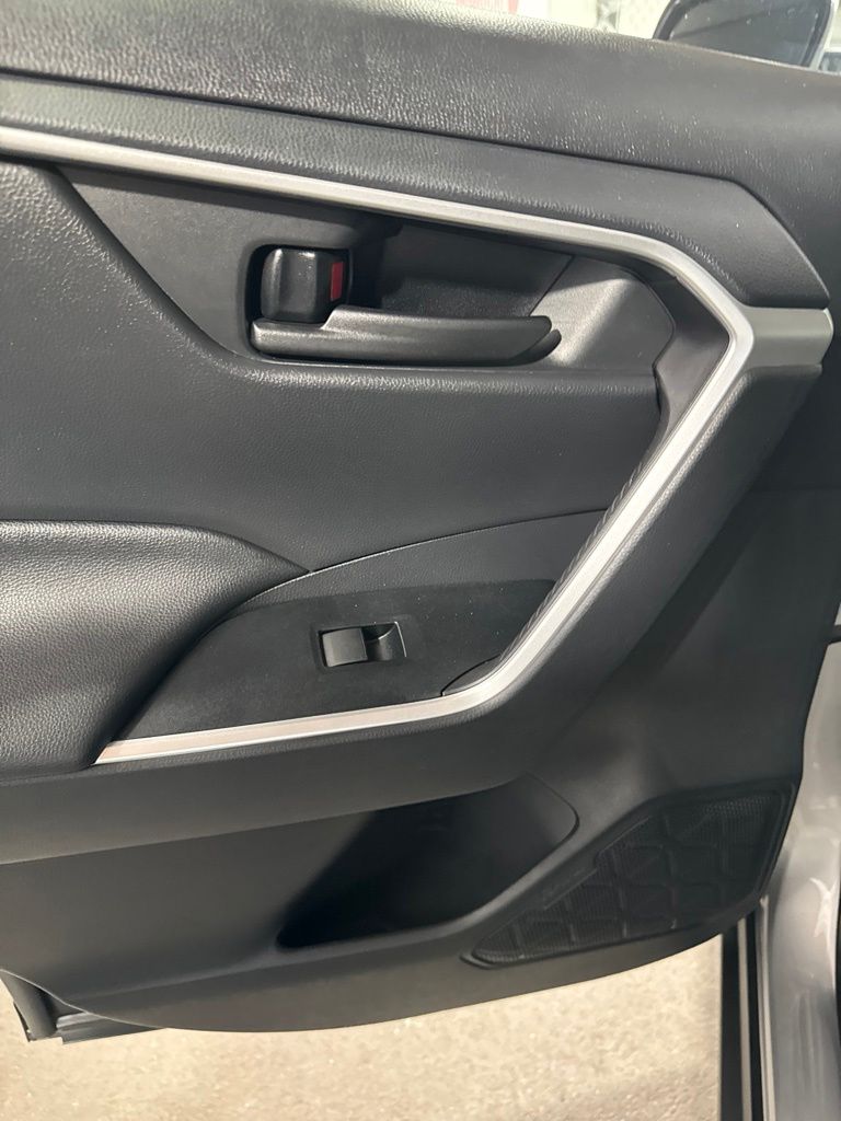 Thumbnail: 2019 Toyota RAV4 - 26