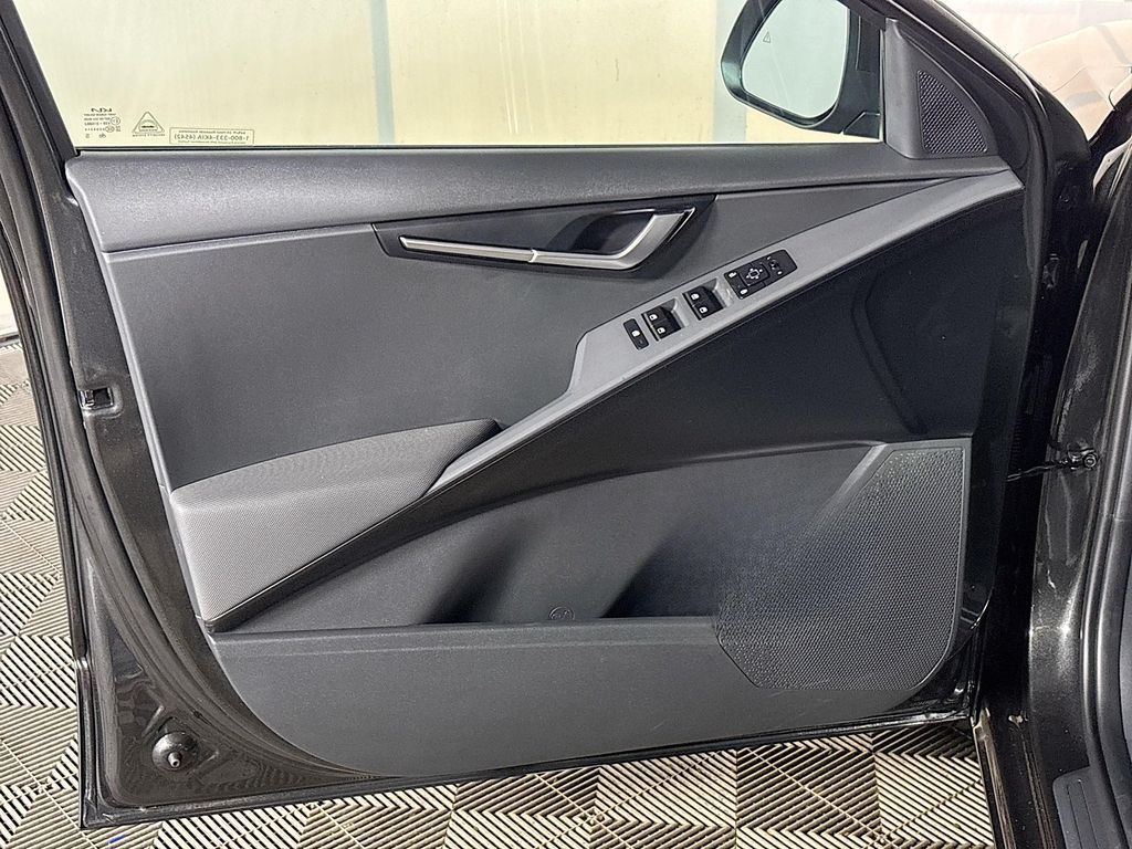 2025 Kia Niro LX