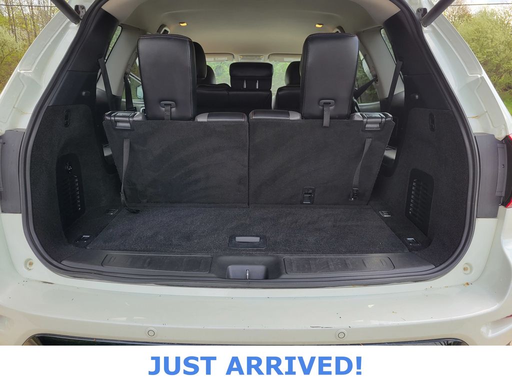 2020 Nissan Pathfinder SL photo