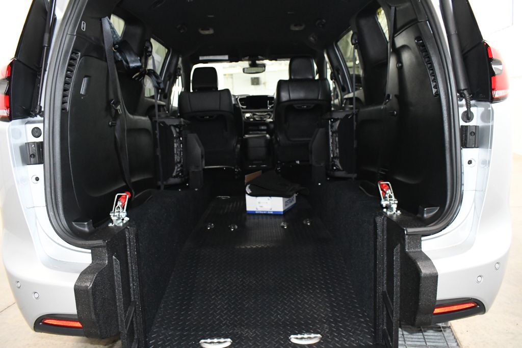 Used 2026 Silver Chrysler Select image 10