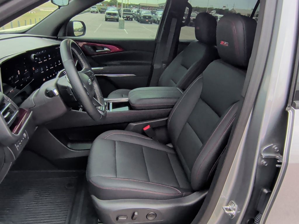 2025 Chevrolet Traverse Z71 - 11