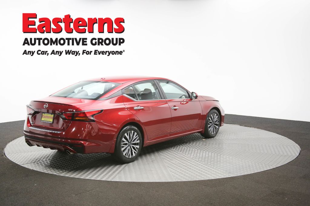 Used 2023 Red Nissan 2.5 SV image 39