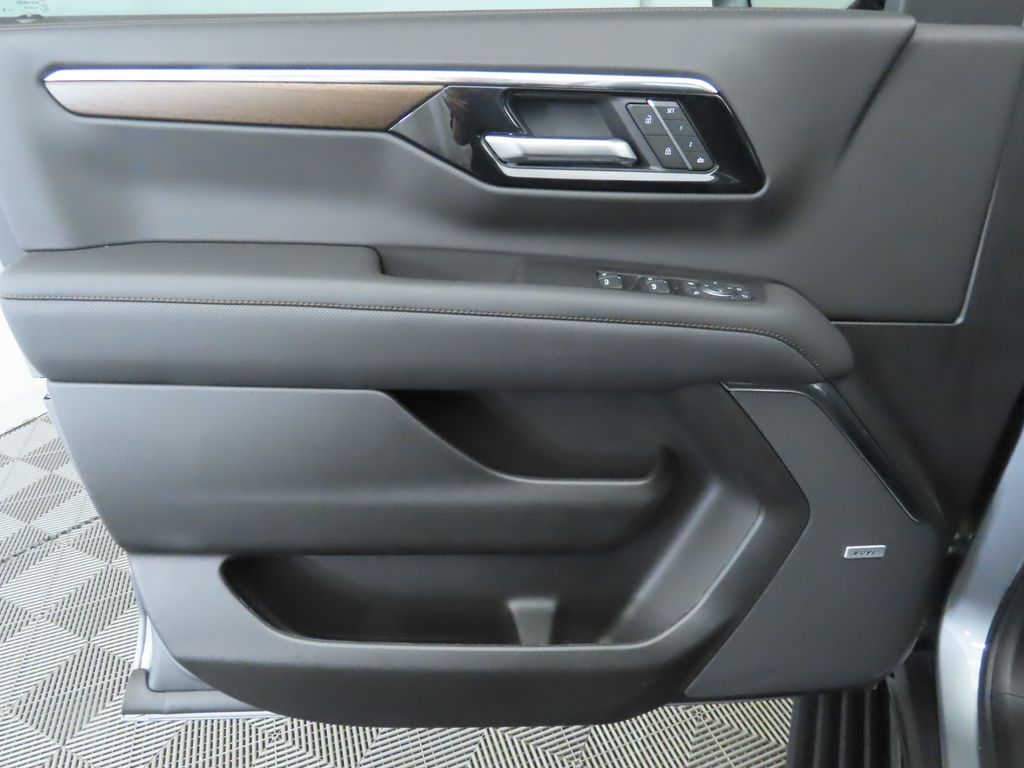 Thumbnail: 2025 Chevrolet Tahoe - 26
