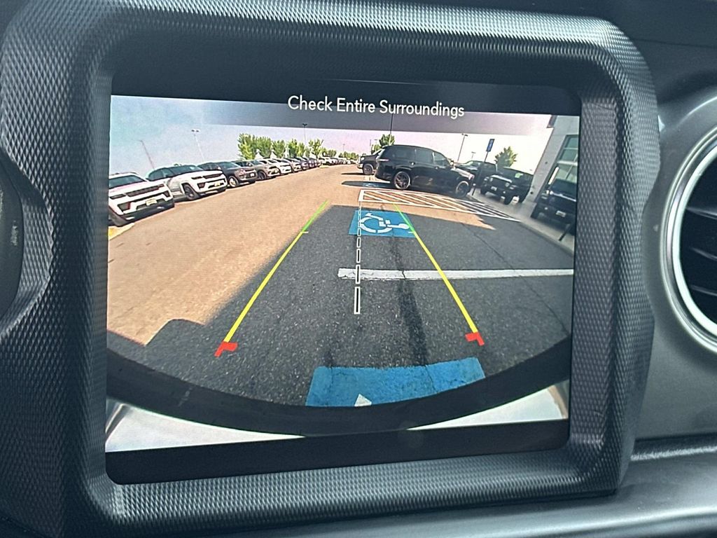 Used 2022 White Jeep Unlimited Sahara image 21