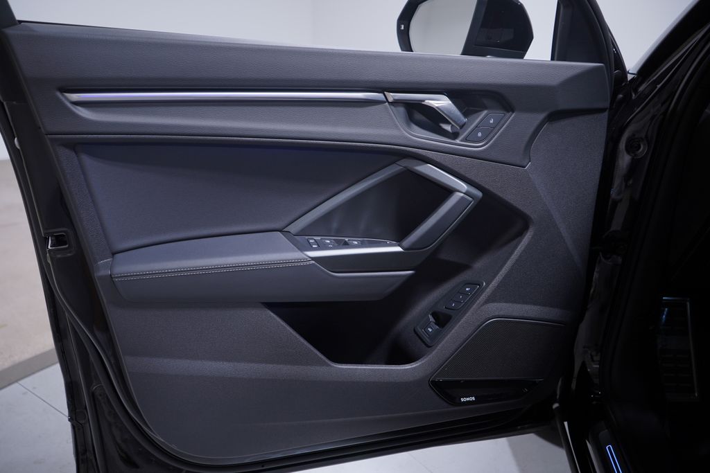 Thumbnail: 2022 Audi Q3 - 16