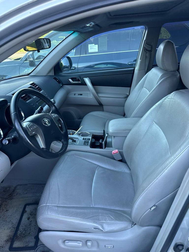 2010 Toyota Highlander — photo 4