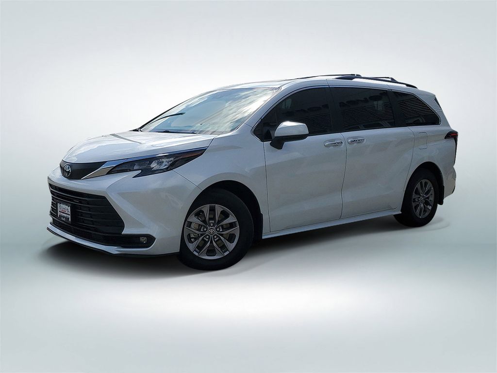 2025 Toyota Sienna XLE 7-Passenger FWD