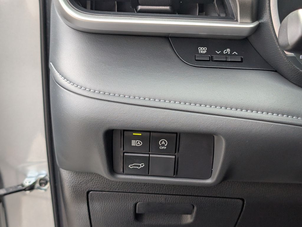 Used 2025 Silver Toyota XLE image 17
