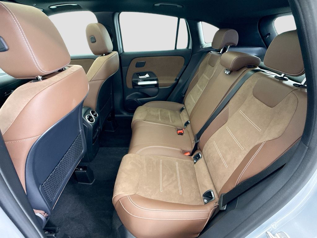 Used 2025 Silver Mercedes-Benz GLA 250 image 18