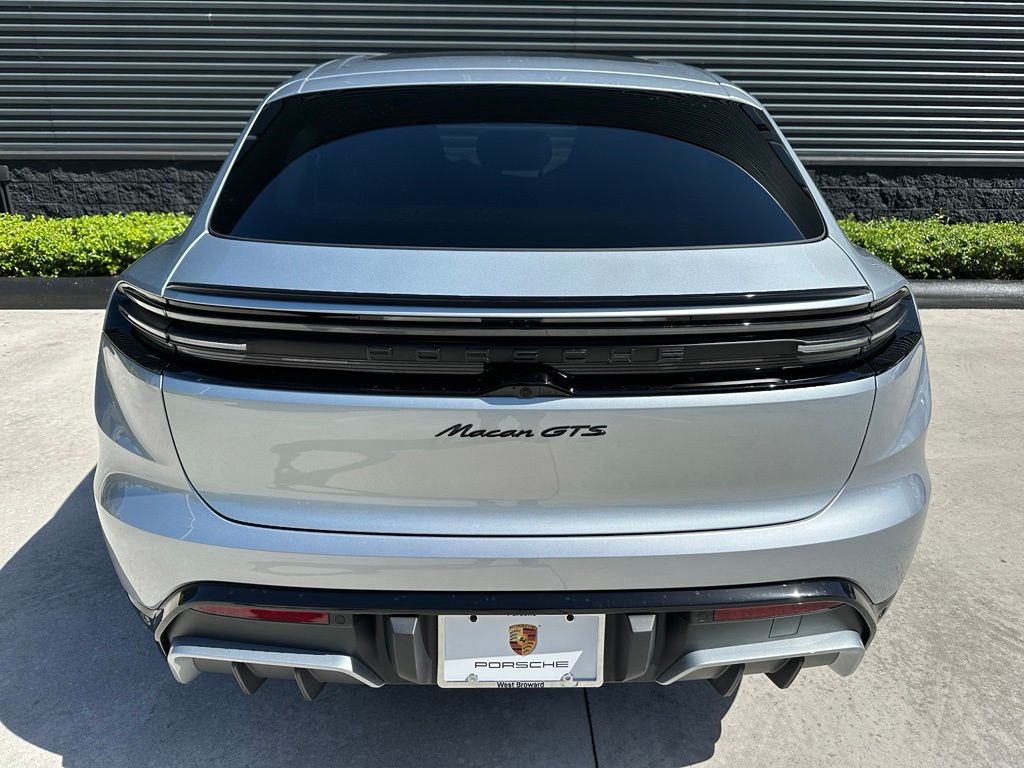 Thumbnail: 2026 Porsche Macan - 13