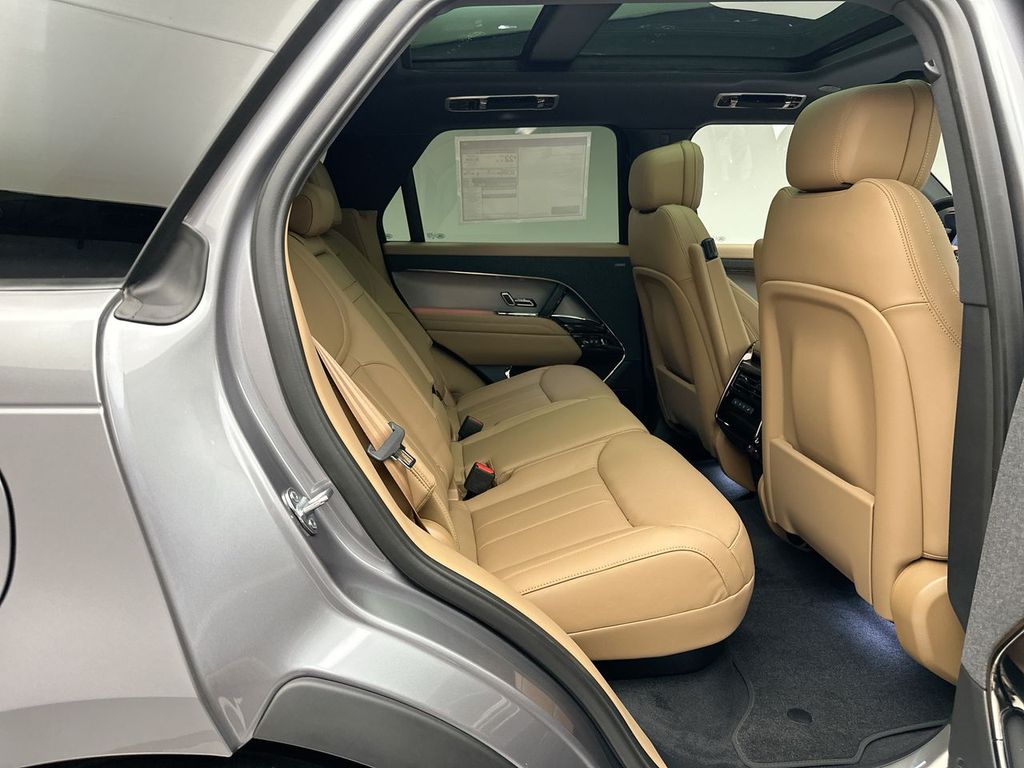 2025 Land Rover Range Rover Sport SE 7