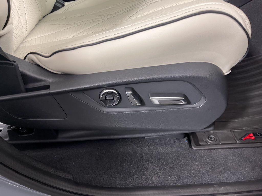 Thumbnail: 2026 Acura MDX - 9