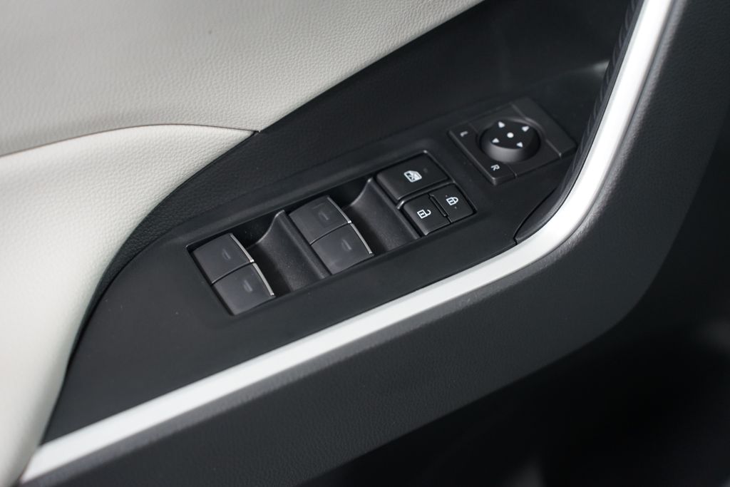 Thumbnail: 2025 Toyota RAV4 - 31