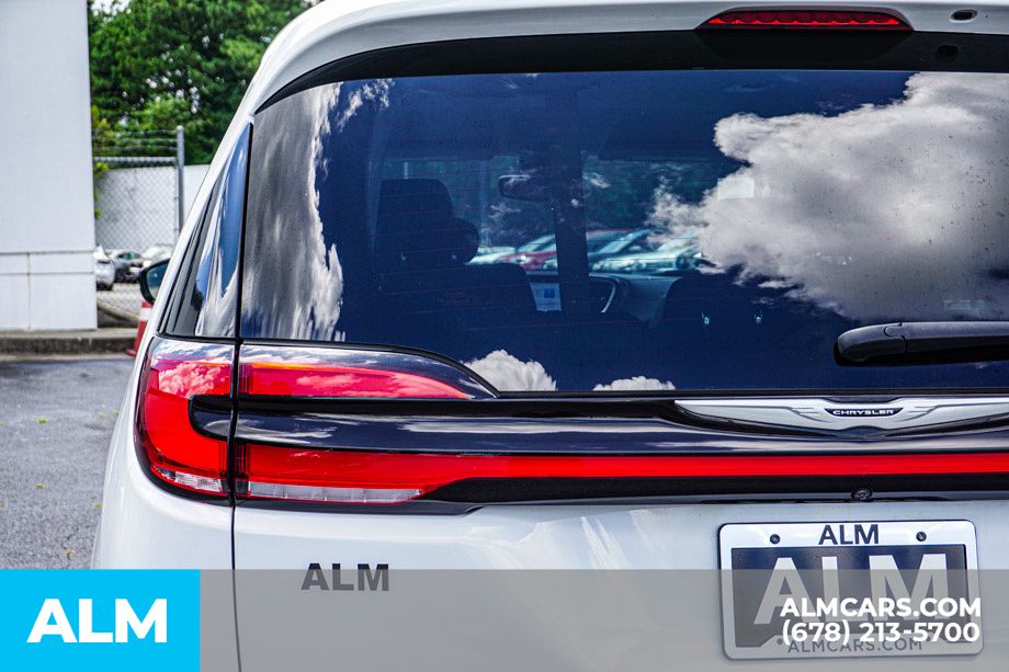 2024 Chrysler Pacifica Touring L photo 10