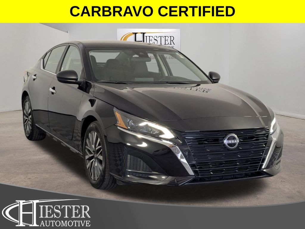 Super Black Clearcoat 2025 Nissan Altima Sedan Front-Wheel Drive Continuously Variable Transmission