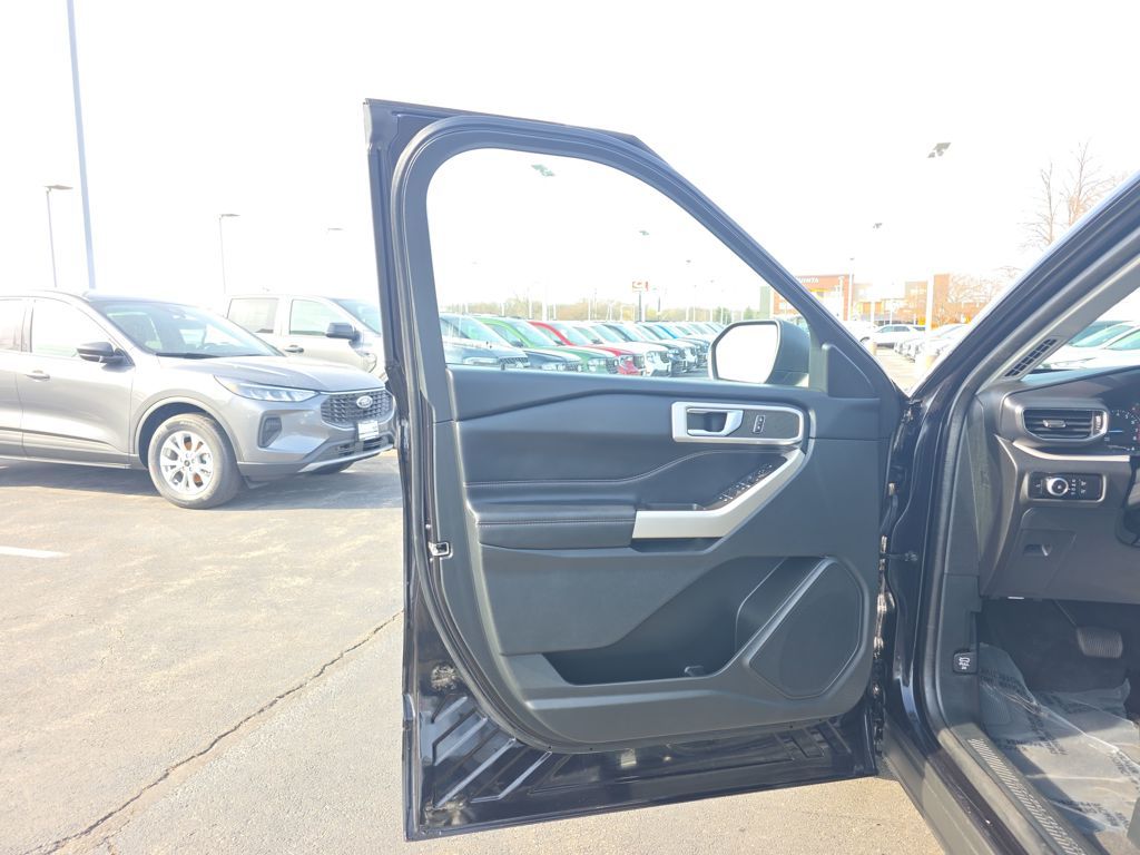 Certified Used 2023 Black Ford XLT image 16