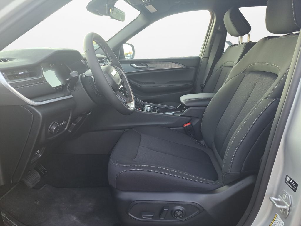 New Car 2025 Jeep Grand Cherokee  Laredo X For Sale Under $40,000 In Austin, Texas