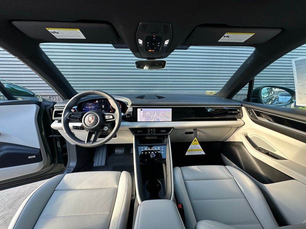 2024 Porsche Macan T 25