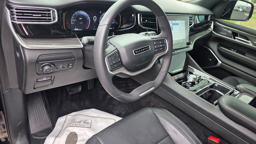 Thumbnail: 2022 Jeep Wagoneer - 9