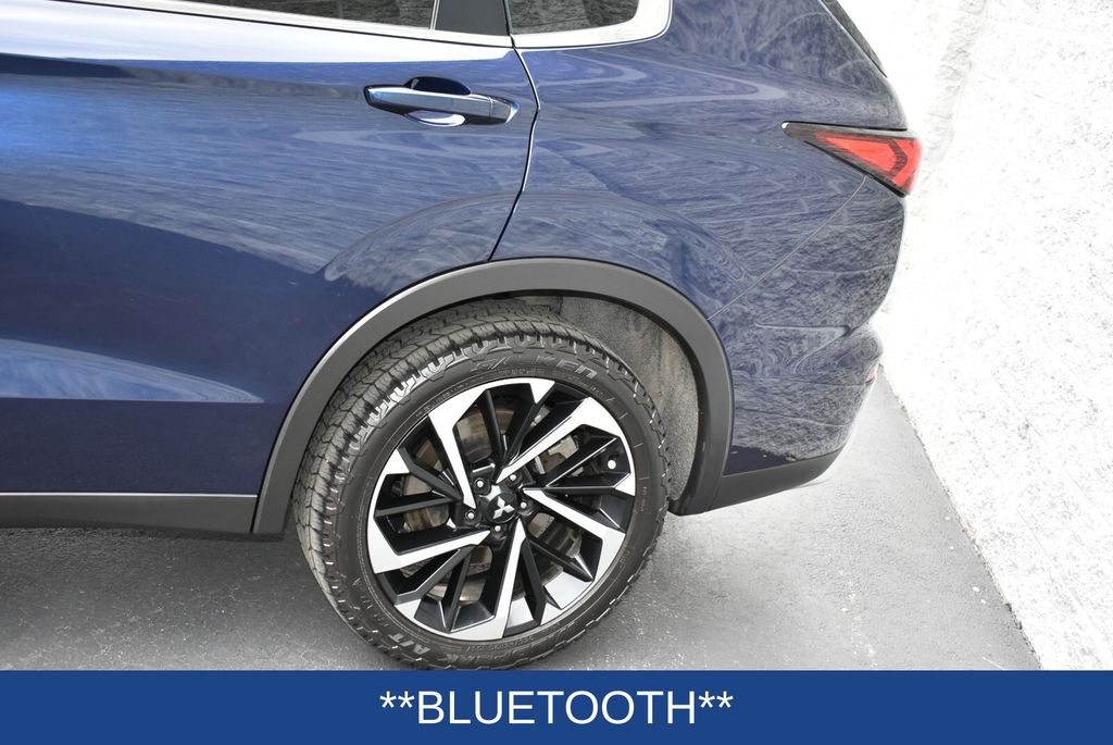 2024 Blue Mitsubishi Outlander SE AWD SUV