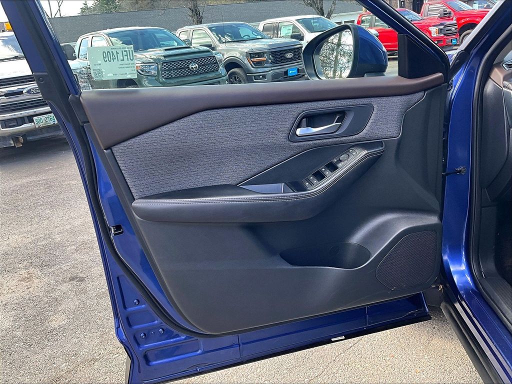 2023 Nissan Rogue — photo 18