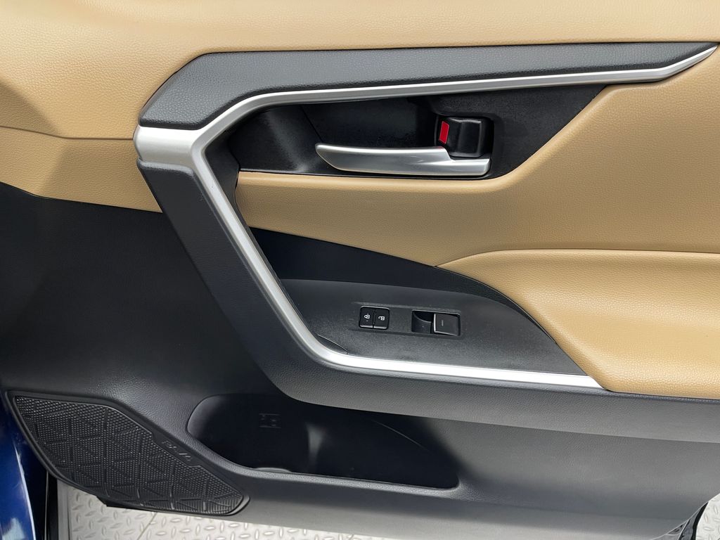 2024 Toyota RAV4 XLE Premium 15