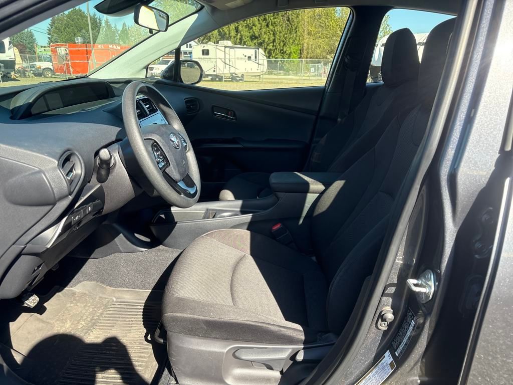 2022 Magnetic Gray Metallic Toyota Prius L FWD Hatchback