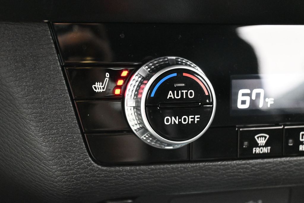 Used 2024 Red Mitsubishi SE Black Edition image 20