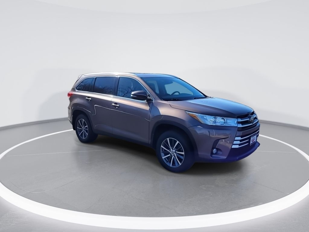 2019 Toyota Highlander XLE 2