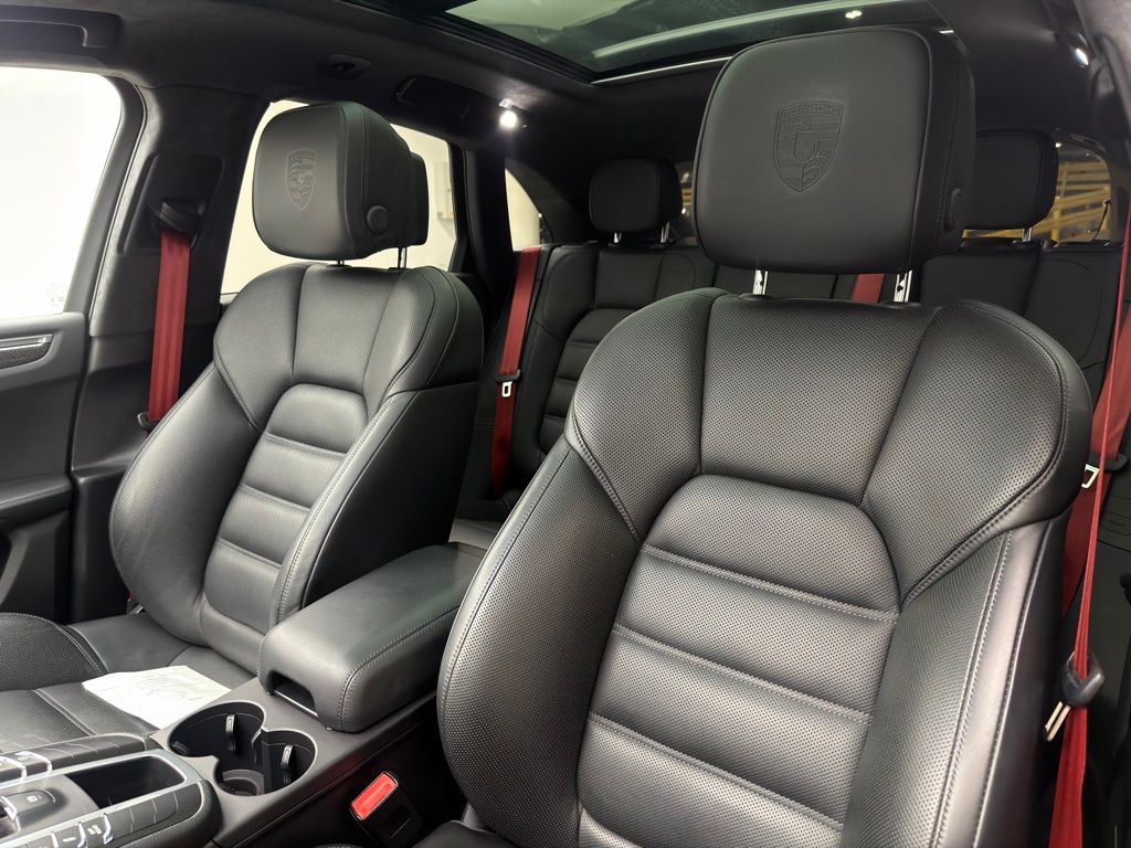 Thumbnail: 2021 Porsche Macan - 10