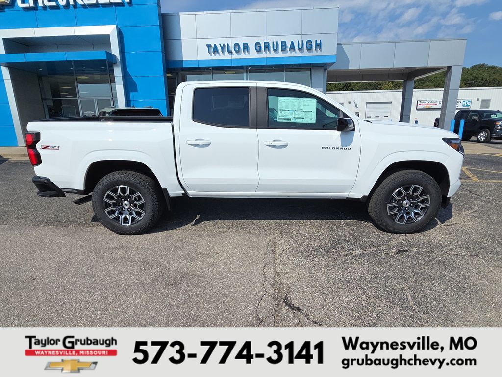 Summit White 2026 Chevrolet Colorado Pickup Truck Four-Wheel Drive 8-Speed Automatic