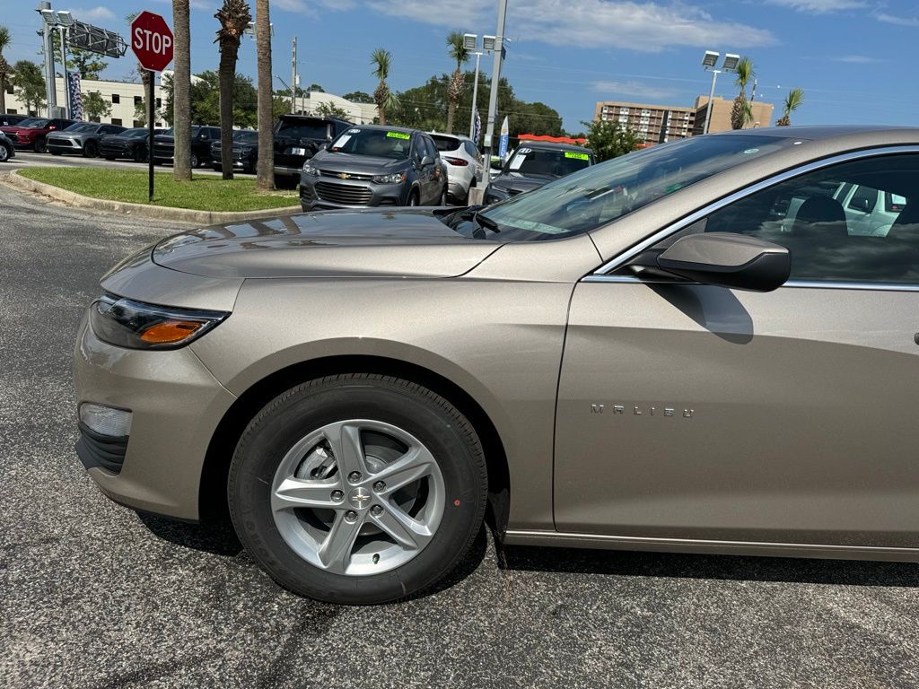 2025 Chevrolet Malibu LS 11