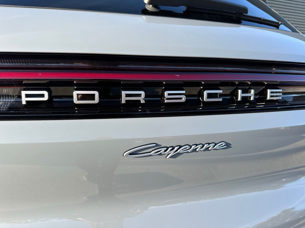 Thumbnail: 2026 Porsche Cayenne - 14