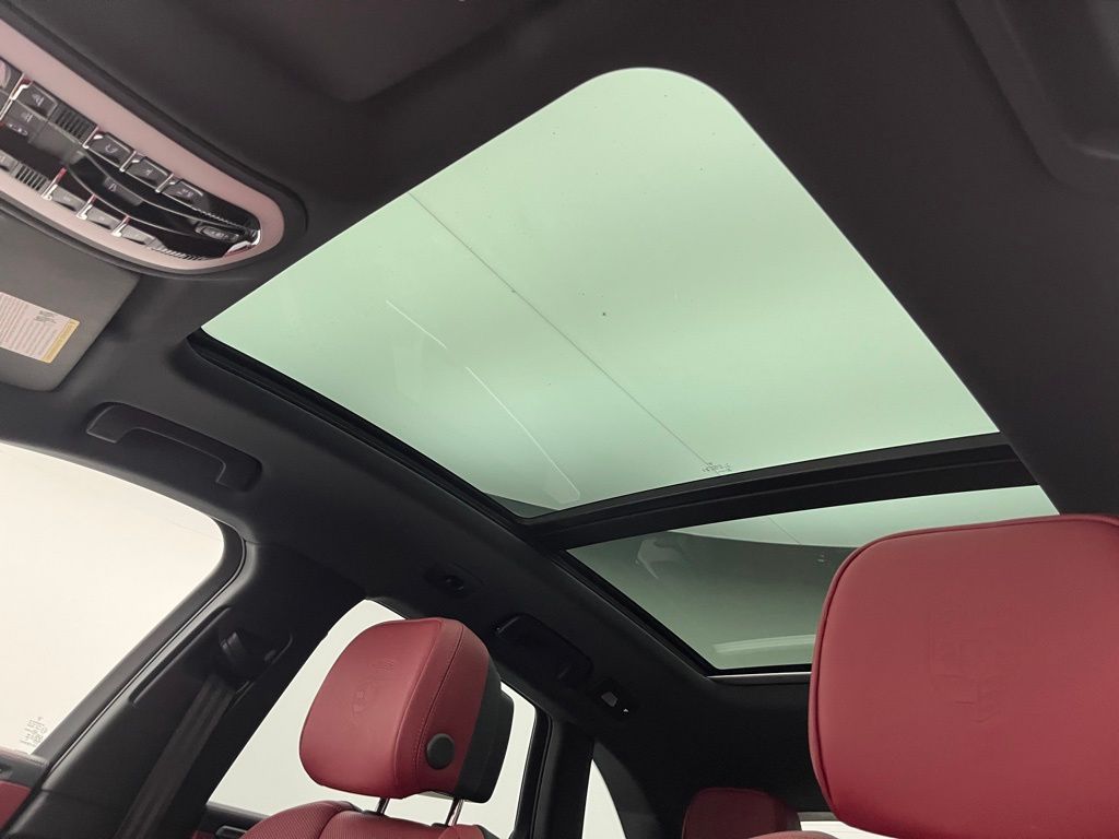 Thumbnail: 2024 Porsche Macan - 32