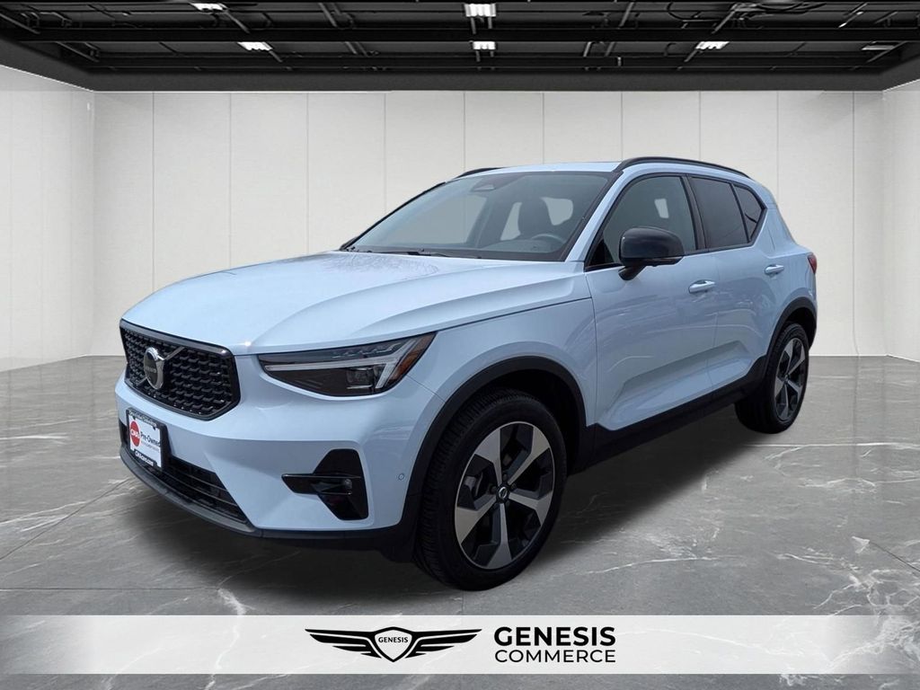  2026 Volvo XC40 B5 Plus AWD   