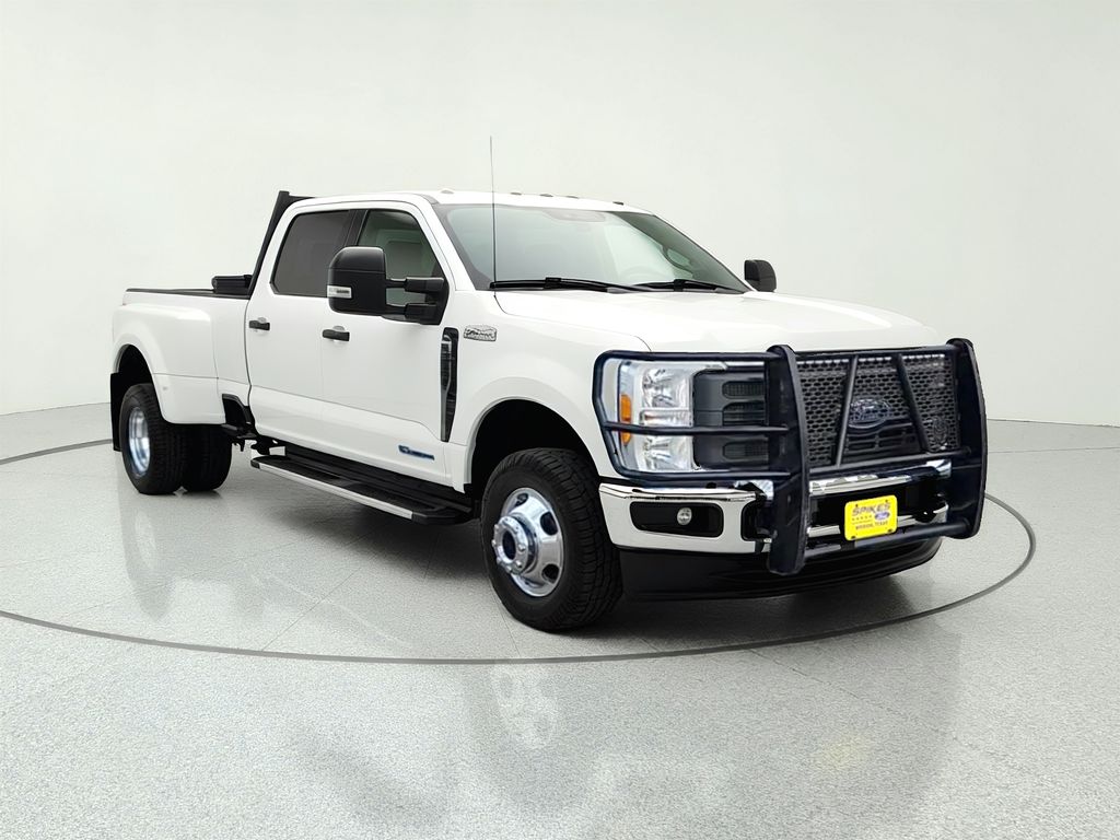 Oxford White 2023 Ford F-350 Super Duty Pickup Truck Four-Wheel Drive Automatic