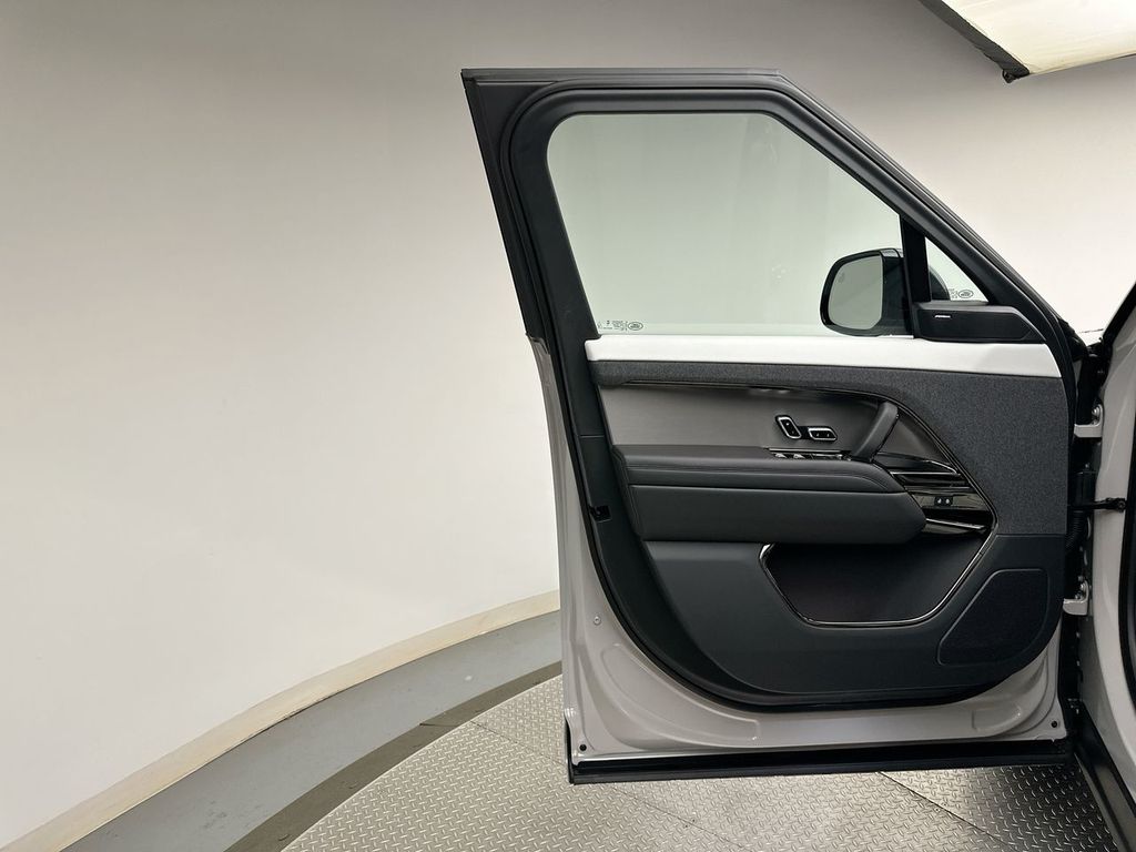 Thumbnail: 2026 Land Rover Range Rover Sport - 17