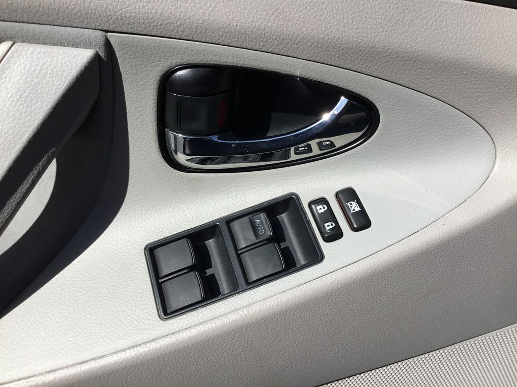 2009 Toyota Camry LE 14