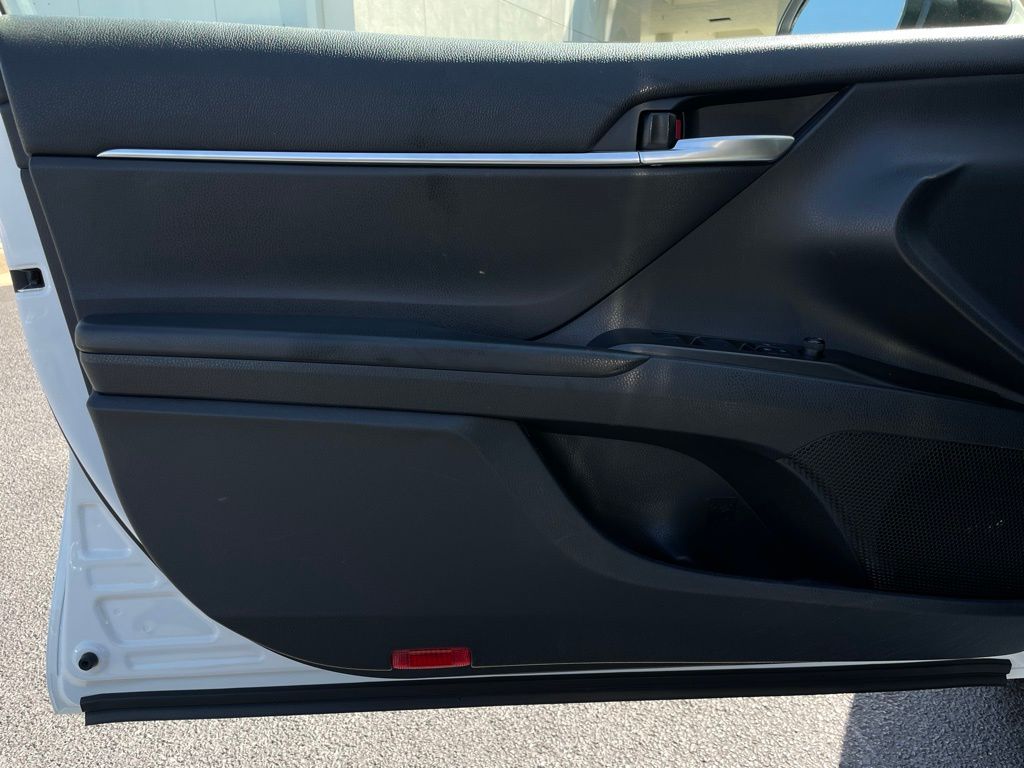2021 Toyota Camry SE 22