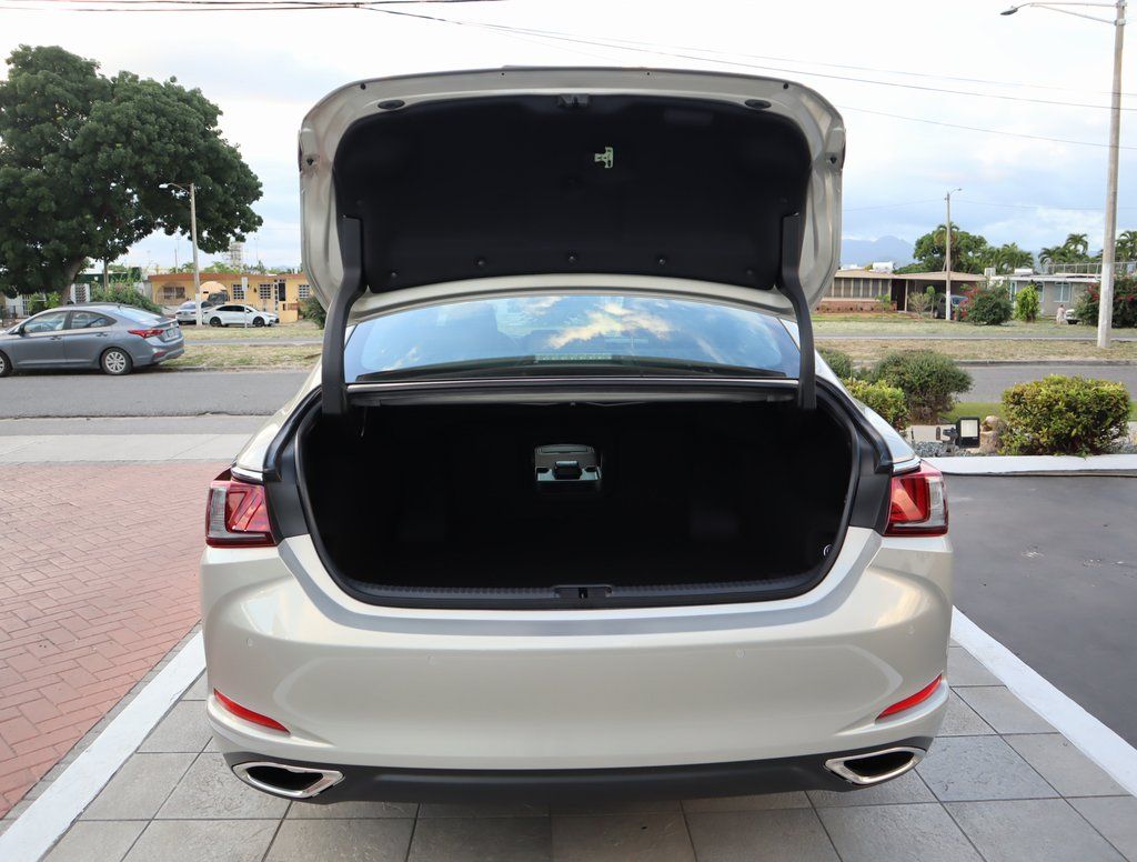 Thumbnail: 2025 Lexus ES - 23