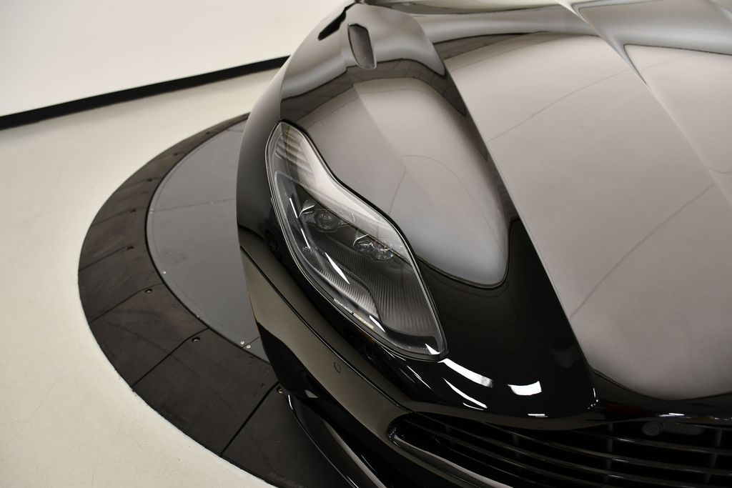 Thumbnail: 2020 Aston Martin DB11 - 14
