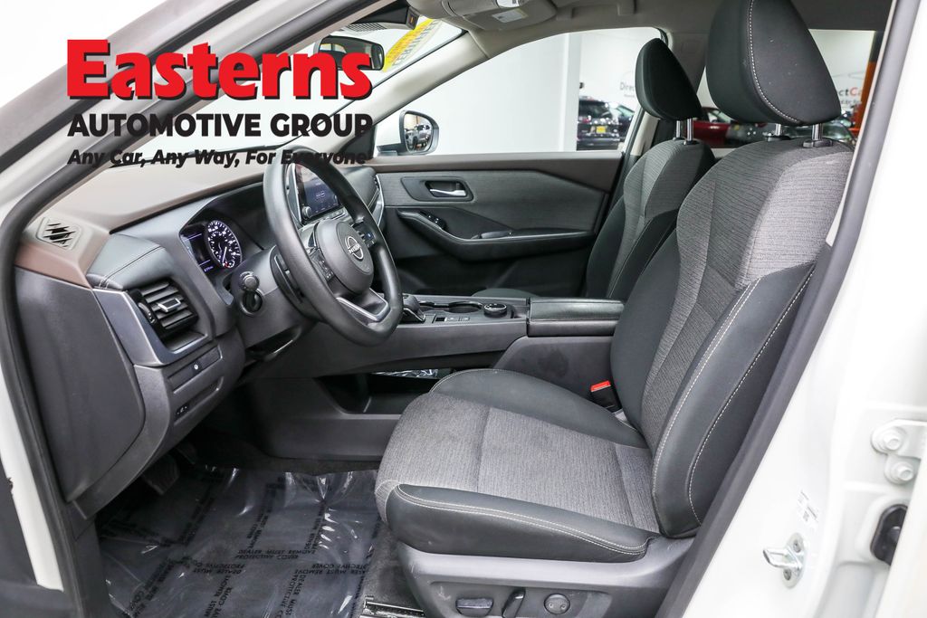 Used 2022 White Nissan SV image 13