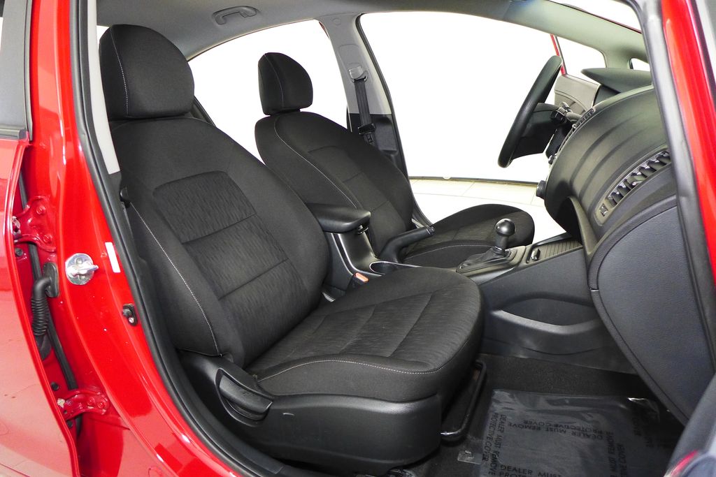 Thumbnail: 2016 Kia Forte - 18