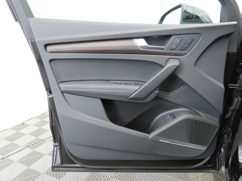 2025 Audi Q5  26