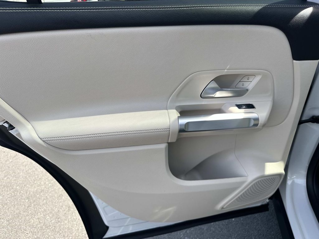 Thumbnail: 2022 Mercedes-Benz GLB - 25