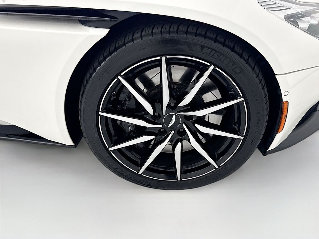 Thumbnail: 2018 Aston Martin DB11 - 28