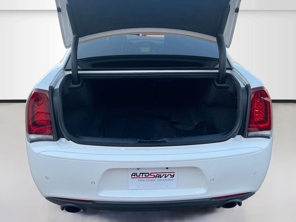 Used 2023 White Chrysler C image 28